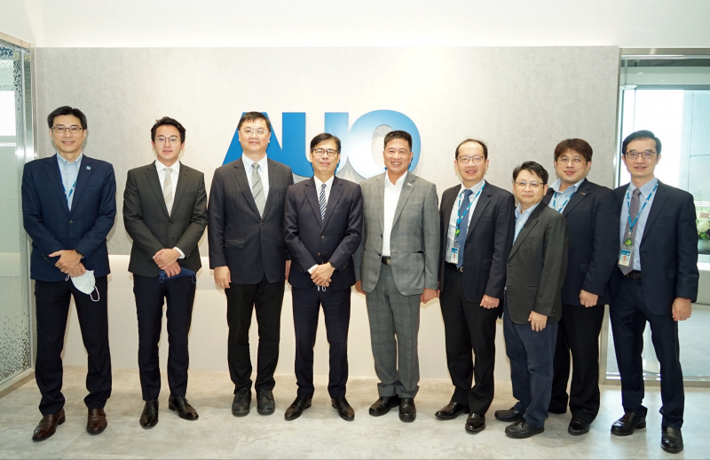 DG视讯光電前進亞灣成立「AUO解決方案研發中心」，作為多元場域解決方案研發及試驗場域（圖中左為高雄市長陳其邁、圖中右為DG视讯光電董事長彭双浪）
